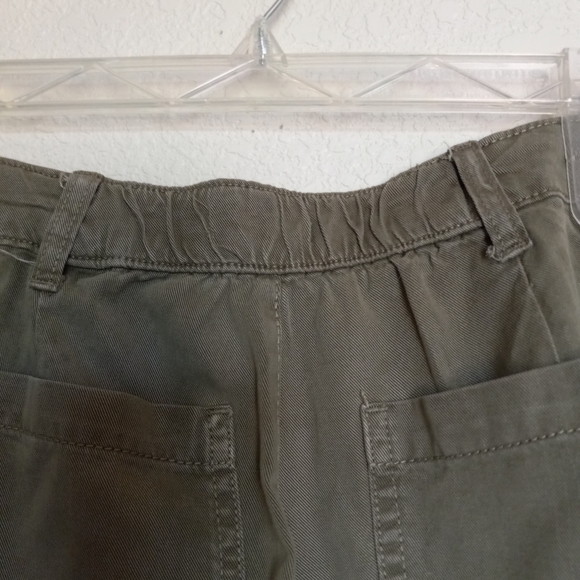 Maunces short shorts color olive green size 6 cotton spandex like new. - Picture 4 of 6